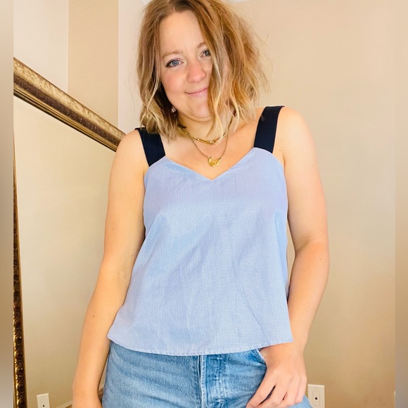 3/$25 🖤 Blue Picnic Flowy Tank - Picture 1 of 3